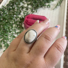 Load image into Gallery viewer, Navajo Sterling Silver &amp; White Buffalo Ring