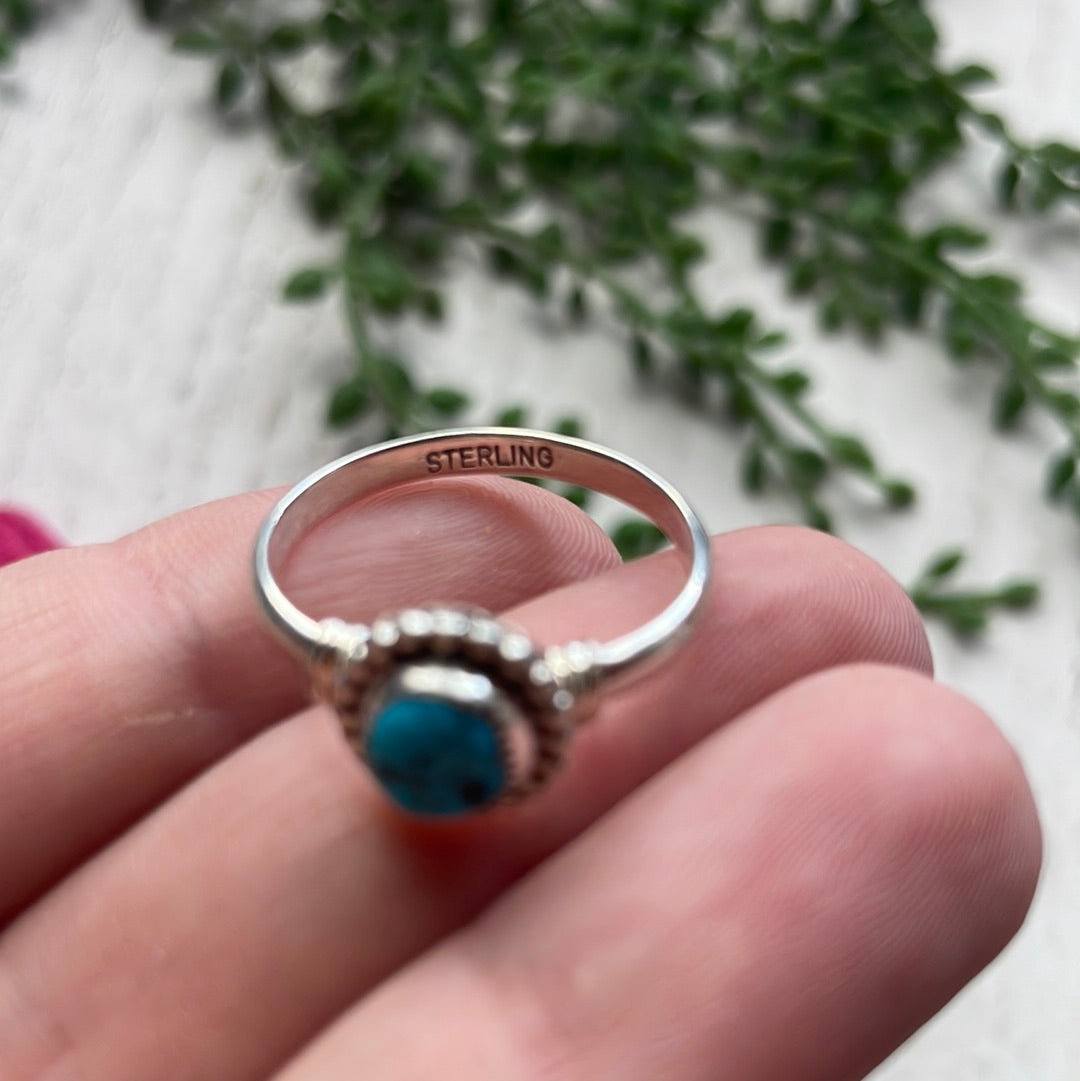 Navajo Sterling Silver Single Stone Kingman Turquoise Ring