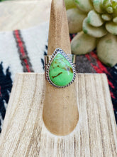 Load image into Gallery viewer, Navajo Sterling Silver &amp; Green Kingman Turquoise Ring