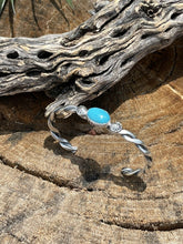 Load image into Gallery viewer, Navajo Sterling Robin Blue Turquoise Southwest Rope Bracelet Cuff