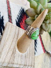 Load image into Gallery viewer, Navajo Sterling Silver &amp; Green Kingman Turquoise Ring