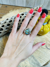 Load image into Gallery viewer, Navajo Kingman Turquoise &amp; Sterling Silver Ring Size 7 Signed