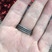 Load image into Gallery viewer, Beautiful Navajo Sterling Ring Size 7.5