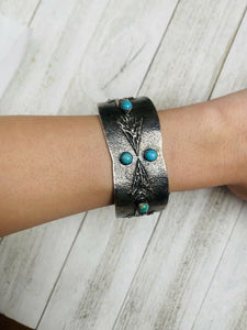 Navajo Old Pawn Vintage Turquoise & Sterling Silver Tufa Cast Cuff Bracelet