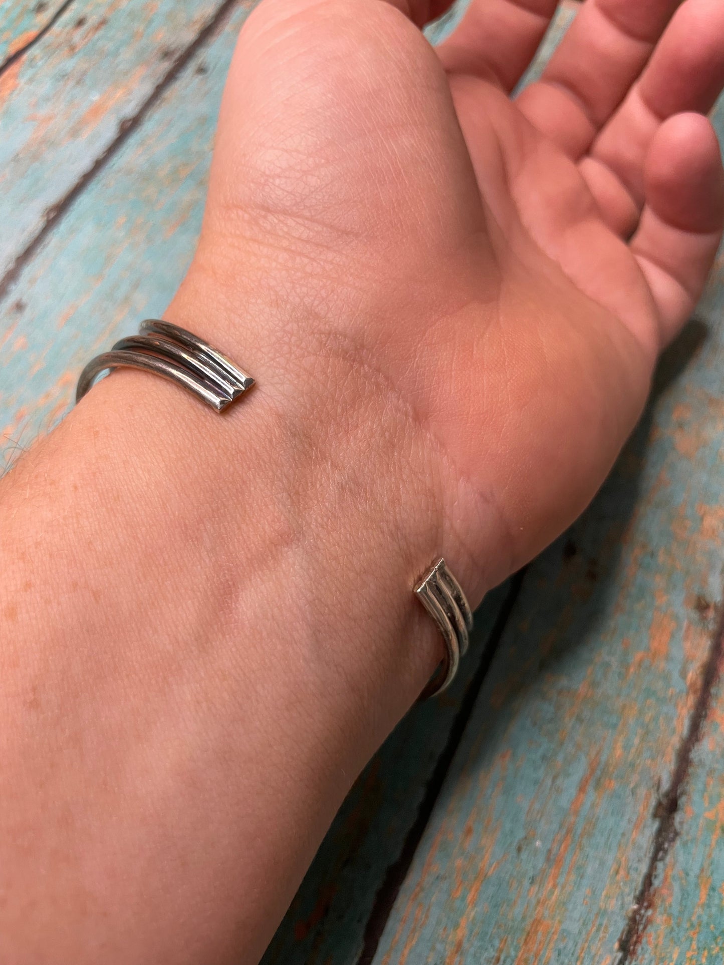 Navajo Beautiful Floating Stone Spiny Sterling Silver Cuff Bracelet By Kee-J