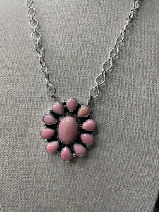 Navajo Queen Pink Conch Shell And Sterling Silver Necklace Signed Sheila