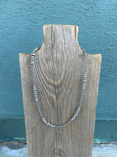 Load image into Gallery viewer, Navajo Pink Conch &amp; Sterling Silver Beaded Necklace 18”
