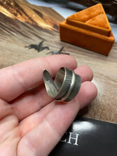 Load image into Gallery viewer, Navajo Sterling Silver And Turquoise Feather Ring Size 5.5