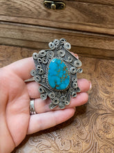 Load image into Gallery viewer, Kingman Turquoise And Sterling Silver Navajo Ring Size 8.5