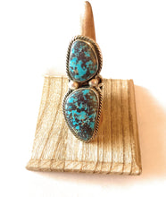 Load image into Gallery viewer, Navajo Kingman Turquoise &amp; Sterling Silver Ring Size 6.5