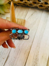 Load image into Gallery viewer, Beautiful Turquoise &amp; Sterling Silver Ring Size 6