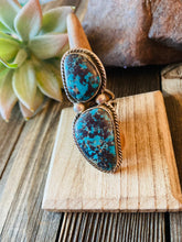 Load image into Gallery viewer, Navajo Kingman Turquoise &amp; Sterling Silver Ring Size 6.5