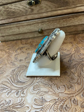 Load image into Gallery viewer, Kingman Turquoise And Sterling Silver Navajo Ring Size 8.5